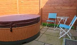 Lodges with hot tubs for sale,